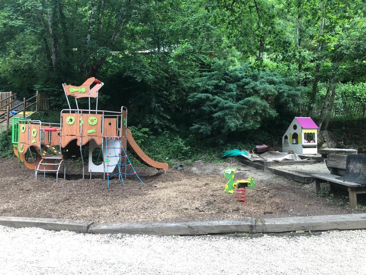 Camping Moulin De Chaules Saint-Constant Eksteriør bilde